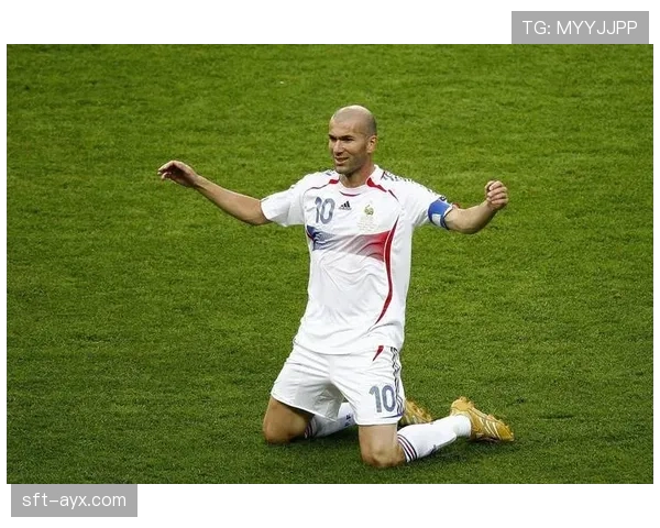 齐达内率队再创历史：欧冠三连冠壮举震撼足坛