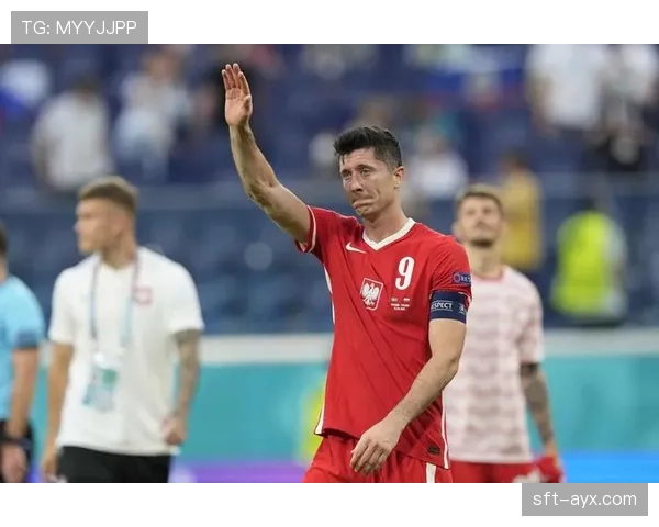 莱万多夫斯基首秀迎新挑战，信心十足助球队全力争胜