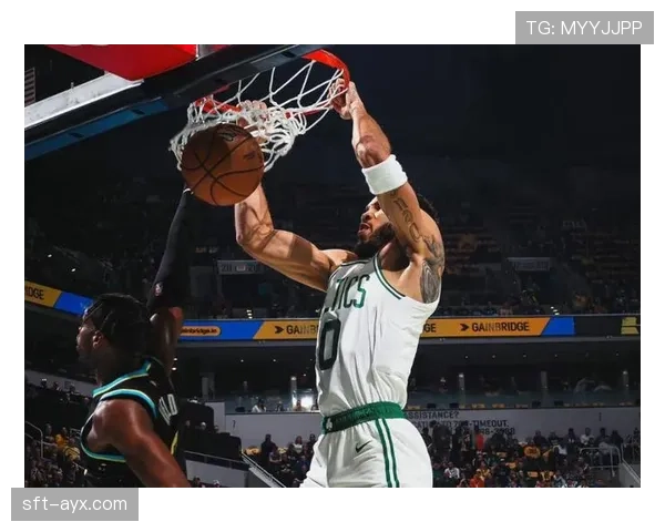 哈利伯顿无球跑动制造错位，提升步行者进攻效率